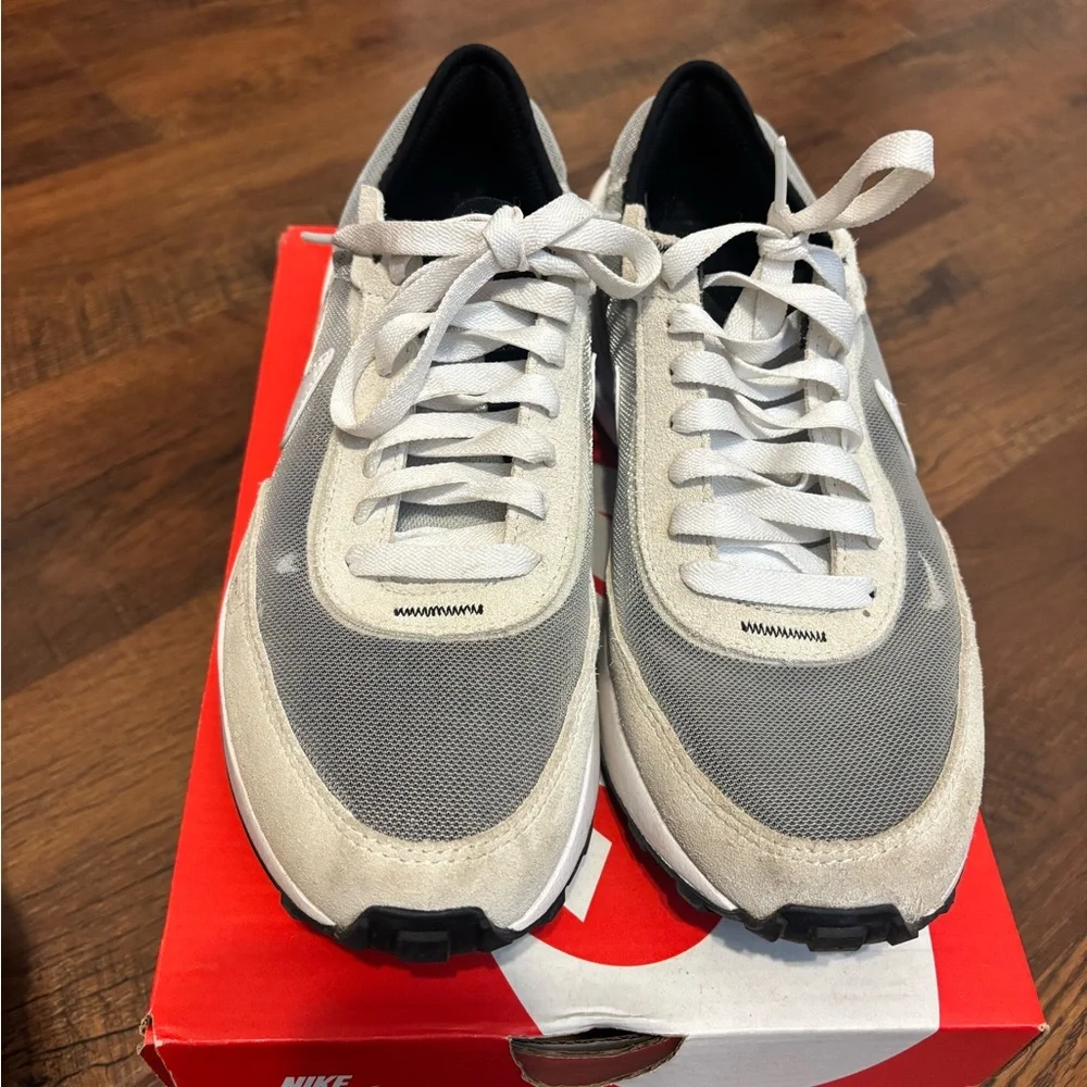 Nike - Picture 2 of 10